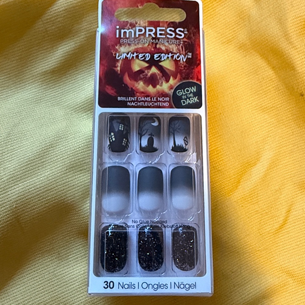 Kiss impress HALLOWEEN DESIGN press on nails.